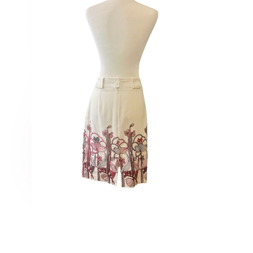 Women's Size 8 Unique Vintage-like White Floral Embroidered Skirt - Picture 7 of 7
